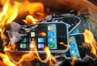 МЧС НАПОМИНАЕТ: причиной пожара может стать зарядное устройство для мобильного телефона!